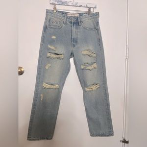 NWOT. GUESS women’s relaxed crop jeans size 28